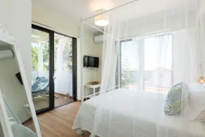 Nisos Villa, Pool & Heated SpaWhirlpool, Walking to Beach, Car Free holiday - Image 4