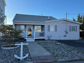 Spacious romantic house on the water & just minutes from Ship Bottom Beach 🏖 - Image 4