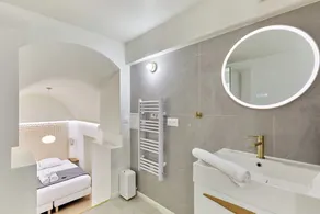 Amazing Apartment in the Center of Paris - Image 3