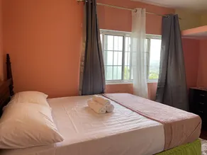 Skyline Suites Villa Guest house - Image 3