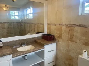Roomy Lower 3 Bedroom West Coast Property with Pool - Image 2