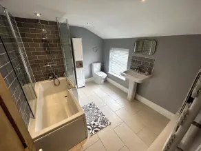 Two Bed Charming Cottage - Image 3