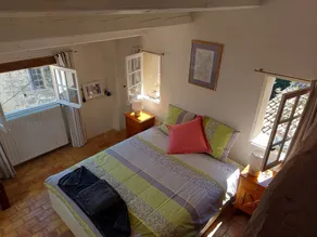 Large 17th century townhouse in centre of Forcalquier with terrace and views - Image 4