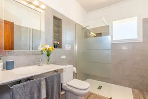 Holiday Home 'Vanessa' with Mountain View, Private Pool and Air Conditioning - Image 5