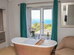 VOEBROCH, pet friendly, character holiday cottage in Lythe - Image 3