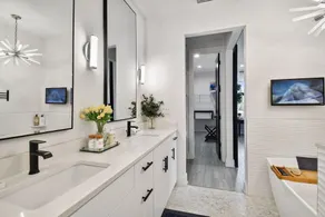 Your Private 3/3 Rooftop Retreat Dwntn Kingbed - Image 3