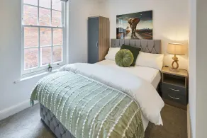 Host & Stay - Eton House - Image 4