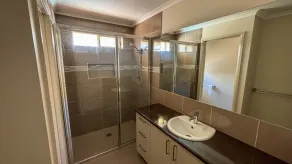 Woodlands Waterside Retreat - Image 2