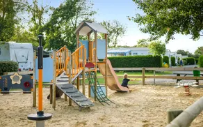 15 min à pied d'Omaha Beach | Camping 3* | Piscine - Image 3