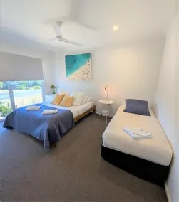 Sea View@Silver Sands - 8 Guests | 3 Bedrooms | 5 Beds | 2 Bathrooms - Master Bedroom: Queen bed, Bedroom 2: Queen bed, Bedroom 3: 2 Single beds and 1 Set of Bunk beds - Image 5