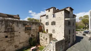 Modern & cozy apartment in amazing location just opposite to Dioclation's Palace - Image 2