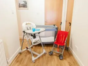 Accueillant, spacieux, accessible, apt centre ville, avec parking et wifi. - Image 2