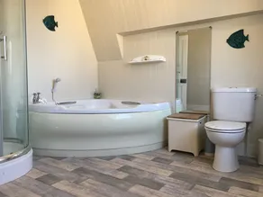 Apartamento ático con balcón y vistas panorámicas al mar. - Image 4