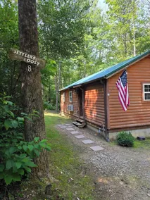 Settlers Roost at Avenwood Cabins - Image 5