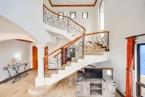 Lovely home near the beach with pool, balcony, mountain view, & full kitchen - Image 2