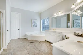Luxury ✨ 5BR Home. PRIVATE 🏝WATERFALL POOL ! 15 Min from Downtown Houston.  - Image 3