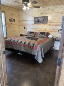 Cozy lake front Cabin that's perfect for two! - Image 2
