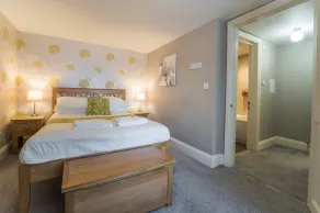 30 Trinity Mews - coaching mews just a few steps from harbour and town centre in quiet cul de sac - - Image 4