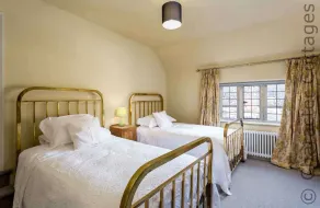 SHENLEY, pet friendly, character holiday cottage in Broadwell - Image 2