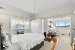 Fairlight 2-Bed Apartment Steps from the Beach - Image 4