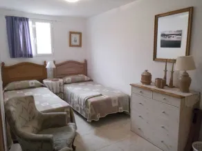 Två sängar två bad (ett med walkin dusch) Apt. med säsongsuppvärmd 10X5pool - Image 3