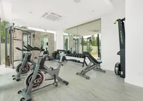 One Hyde Park Luxury Suites - Image 2