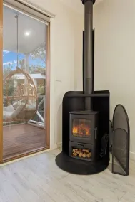Beautiful Bungalow Pet-Friendly & Walk to Beach - Image 3
