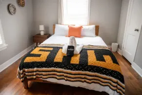 Cheerful Boho Stay - Minutes From Hospital - Image 5