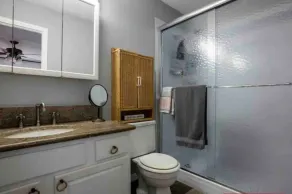 Contemporary & Cheerful  Great choice for families sleeps 6 - Image 5