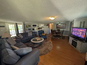 Escape to a relaxing retreat just minutes away - Image 4