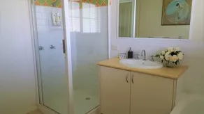 Central Geelong Townhouse / Long stays available - Image 4