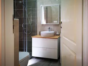 Central 2 Bedroom Suite 64 sq m in 5 Minutes Walk to Main Square - Image 4