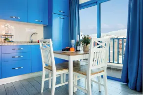 Riva Guest House Los Abrigos - Image 3