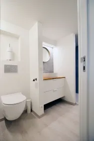 Two bedroom apartment with private garden and parking space at 120m from the sea - Image 3