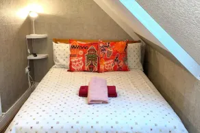 Lovely 3 Bedrooms Flat Near Romford Station With Free Parking - Image 5