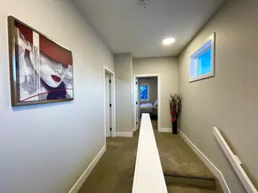 HUGE 1700+ sqft LUXURY Home DT Parking + Fast Wifi - Image 2
