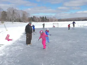 Location de vacances haut de gamme en face de Haley Pond dans le village de Rangeley - Image 4