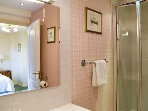 4 bedroom accommodation in Bourton-on-the-Water - Image 3