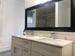 Lovely 4 bedroom Home with a patio - Image 4