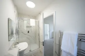 Ealing Broadway Great Stay 7-Minute Walk from the Underground - Image 2