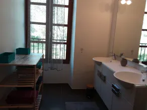 Spacious renovated apartment in agricultural building - Image 4