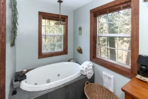 Serene Creekside Escape: Your perfect Hideout Year-Round - Image 5
