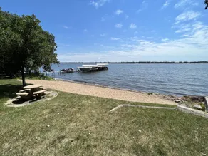 East Lake Okoboji lakeside cabin. - Image 4
