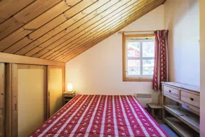 Chalet lumineux avec poêle à bois et WIFI gratuit - 6 à 8 personnes - Garage - Image 5