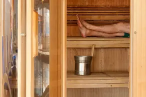 Skylark sleeps 8 private Hot Tub & Dogs welcome Nr Padstow, Resort Pool Bar & Watersports - Image 2