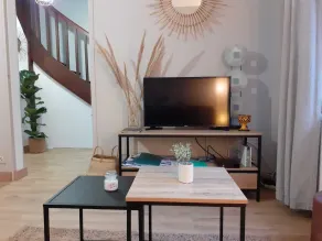 Charming and quiet town center house - Image 2
