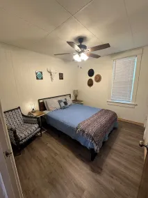 The Bungalow House; 2 Bed 1 bath; minutes from Cheyenne Bottoms! Pet Friendly. - Image 5