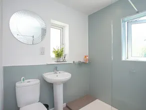 3 bedroom accommodation in Paignton - Image 4