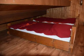 Chalet with fireplace (wood supplied) sleeps 10 (discount for stays of 3 nights or more) - Image 5