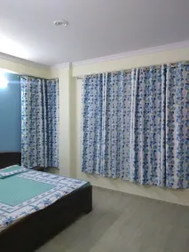 Apartamento totalmente amueblado (tres habitaciones con baño y cocina adjuntos) - Image 3